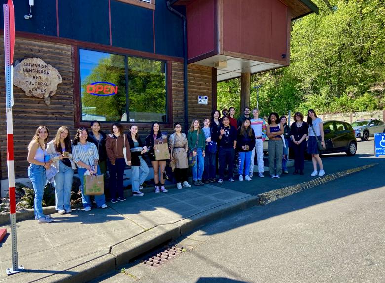 Humanities 103 students outside the Duwamish Longhouse and Cultural Center
